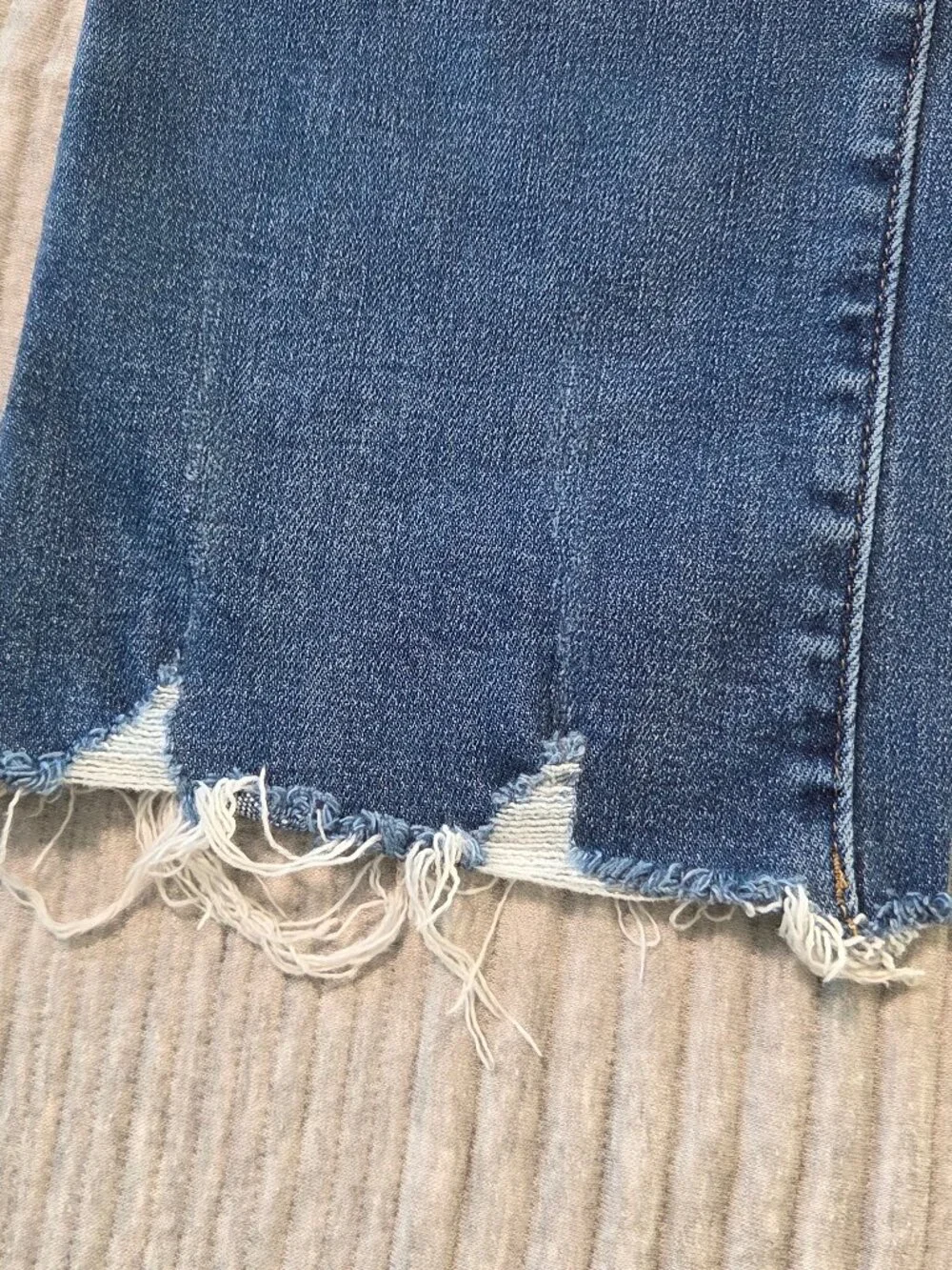RISEN Distressed Raw Hem Crop Flare Jeans Women's Size 7 / Waist 28 Stretch - Picture 7 of 9